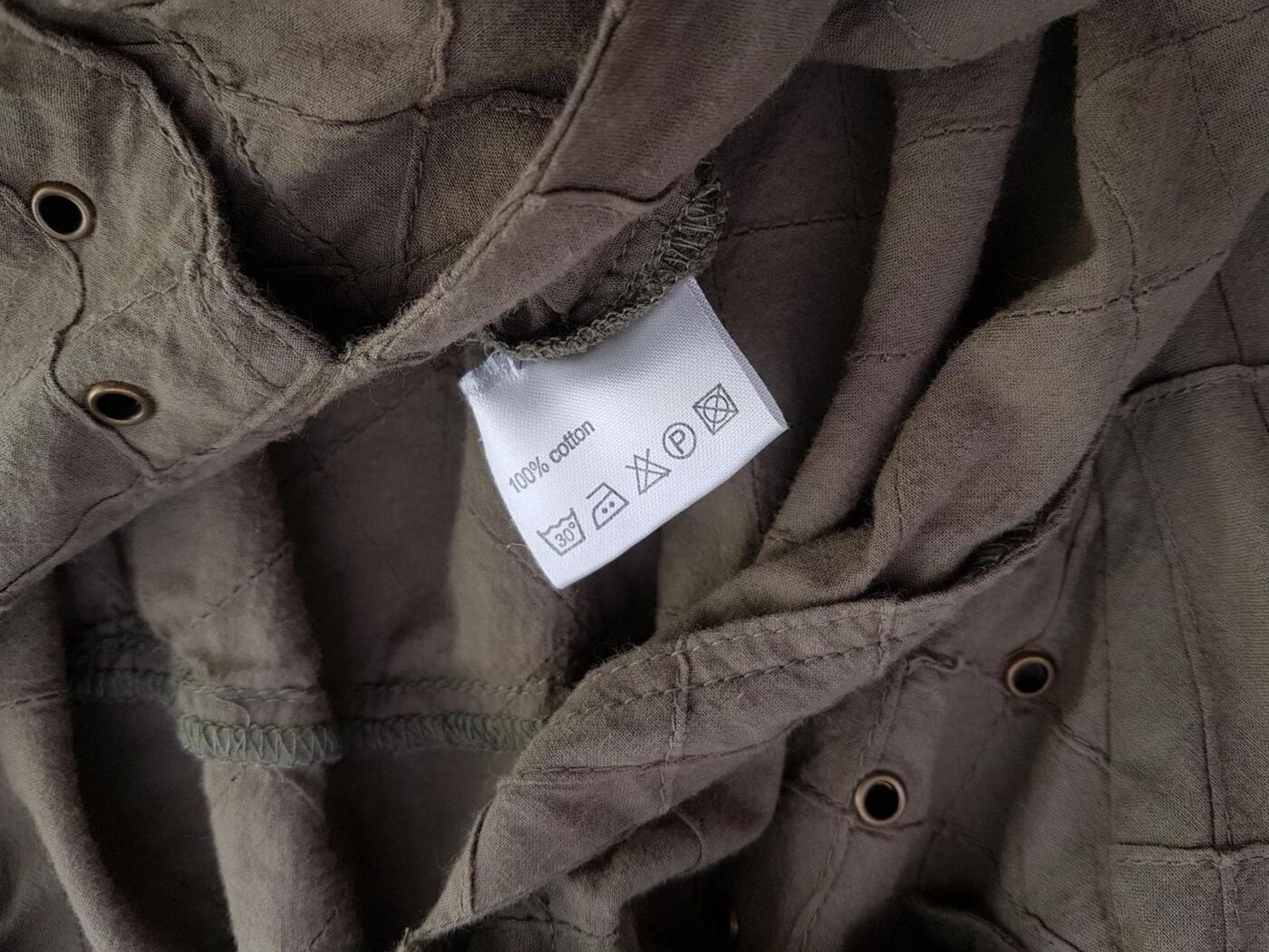 20190614_133941_r1.jpg Benedikte Utzon Rozmiar XL Kolor Khaki Kołnierz Bluzka Zawijana Rękaw 3/4 Materiał Bawełna 100%