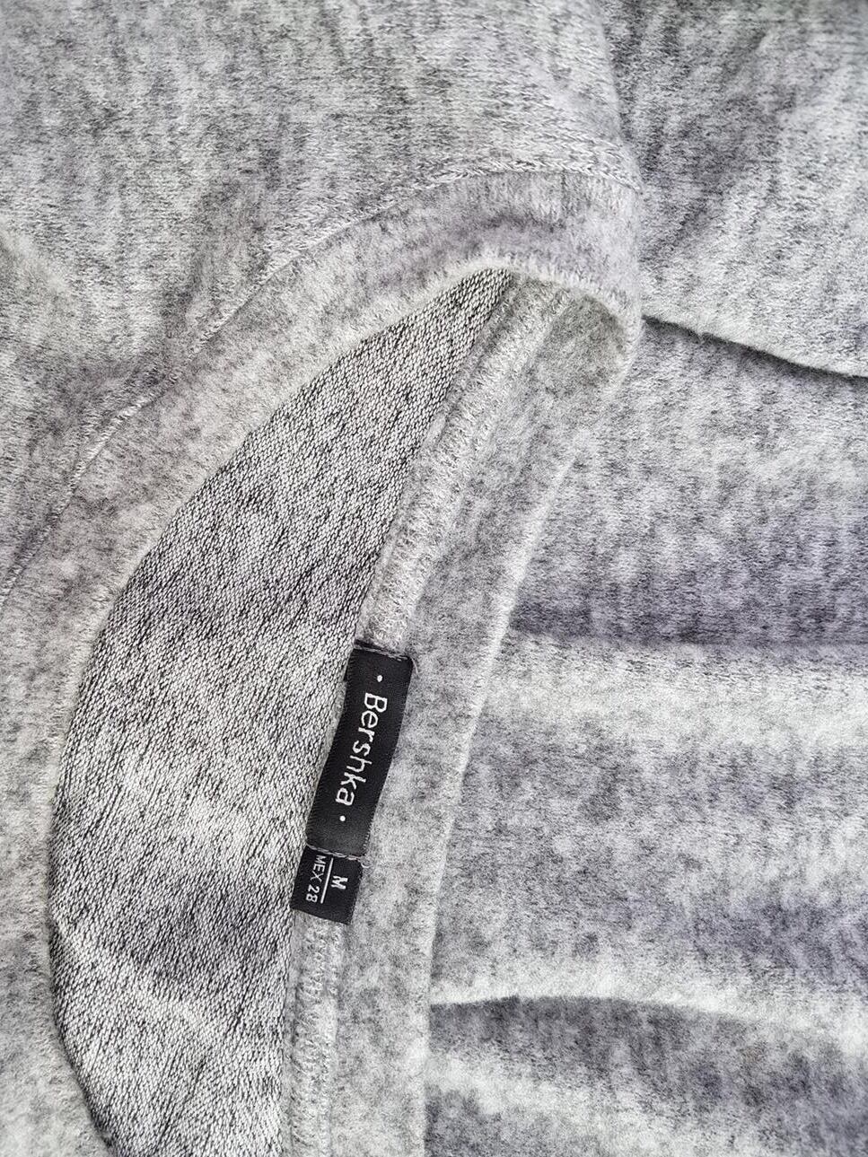Bershka Rozmiar M Kolor Szary Okrągły dekolt Tunika Bluzka Dzianina Długi rękaw Bershka Rozmiar M Kolor Szary Okrągły dekolt Tunika Bluzka Dzianina Długi rękaw
