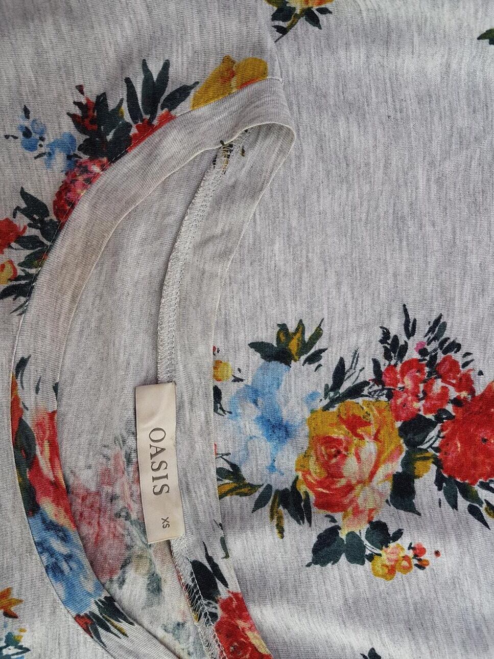 Oasis Rozmiar XS Kolor Szary Okrągły dekolt Tunika Bluzka Krótki rękaw Materiał Wiskoza 100% Oasis Rozmiar XS Kolor Szary Okrągły dekolt Tunika Bluzka Krótki rękaw Materiał Wiskoza 100%
