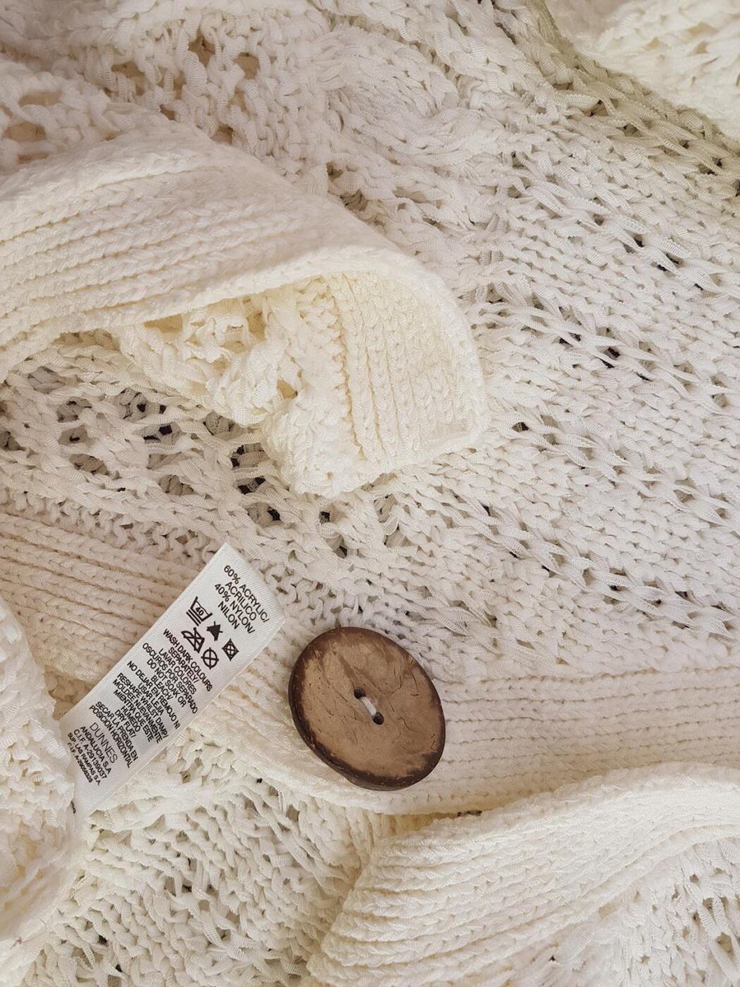 20190619_125132_r1.jpg Dunnes stores Rozmiar 42/44 Kolor Kremowy W serek Długi Zapinany Kardigan Rękaw 3/4 Materiał Akryl Dzianina kablowa