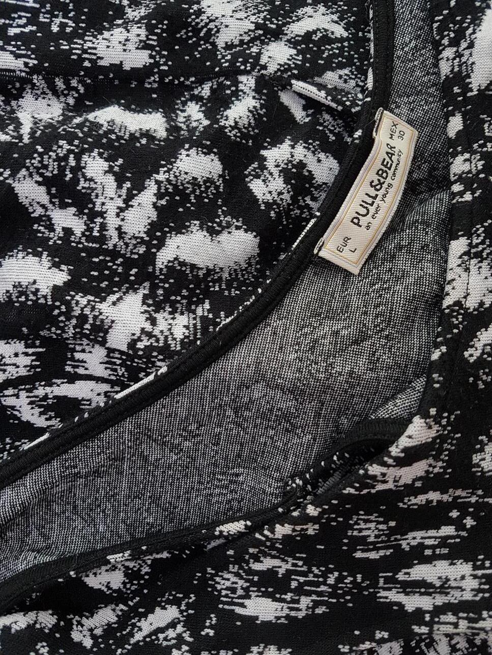 Pull and Bear Rozmiar L Kolor Czarny Dekolt U Sukienka Mini Bezrękawnik Krótka Materiał Wiskoza