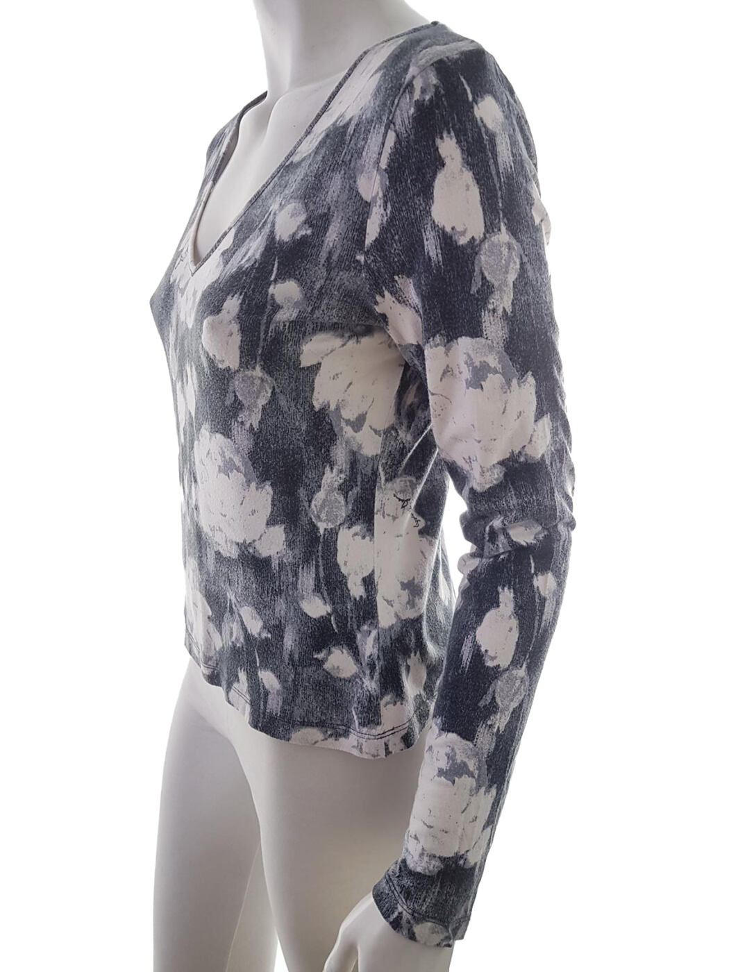 20190710_133402.jpg Trussardi jeans Rozmiar L Kolor Szary W serek Bluzka Długi rękaw Materiał Wiskoza