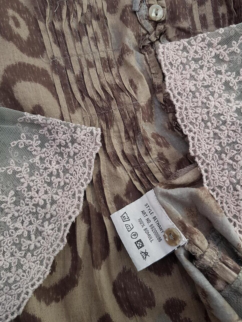 Rosebud Rozmiar S Kolor Brązowy Panterka W serek Tunika Zapinana Bluzka Rękaw 3/4 Materiał Bawełna 100% Rosebud Rozmiar S Kolor Brązowy Panterka W serek Tunika Zapinana Bluzka Rękaw 3/4 Materiał Bawełna 100%