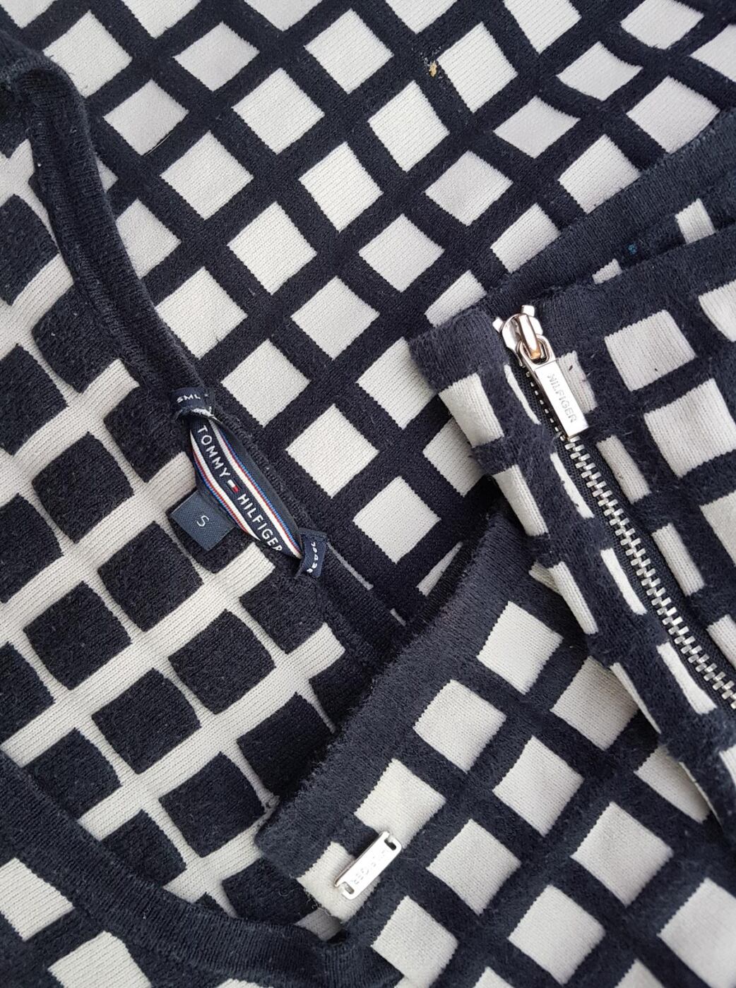 20190711_144819.jpg Tommy hilfiger Rozmiar S Kolor Granatowy Krata Okrągły dekolt Sweter Długi rękaw Materiał Bawełna Cienka dzianina