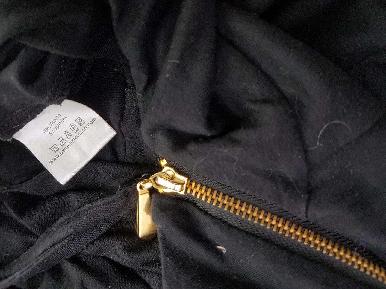 Benedikte Utzon Rozmiar M Kolor Czarny Odkryte Ramiona Sukienka Slip Bezrękawnik Midi Materiał Wiskoza Benedikte Utzon Rozmiar M Kolor Czarny Odkryte Ramiona Sukienka Slip Bezrękawnik Midi Materiał Wiskoza
