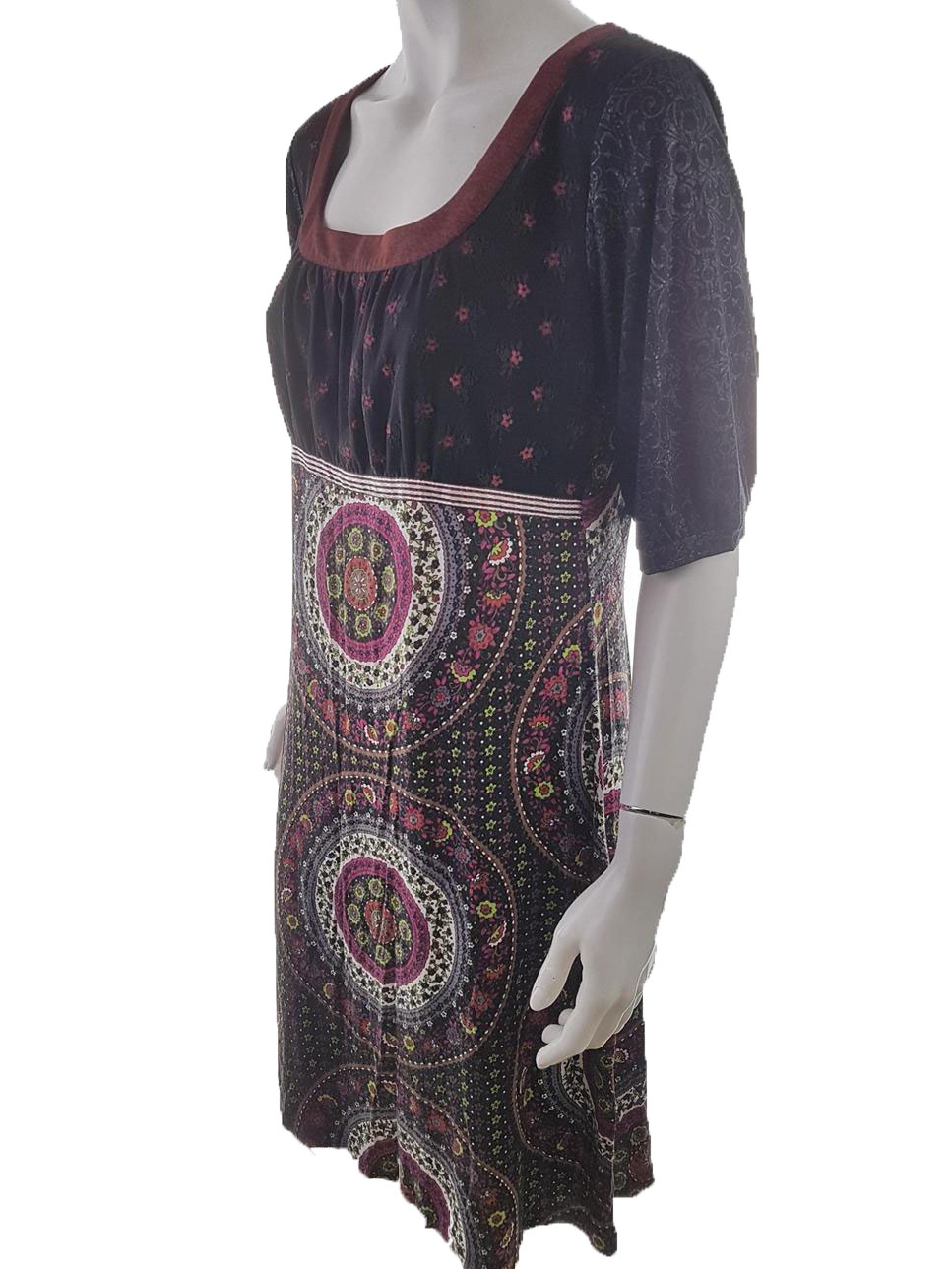 CONTAINER Rozmiar L Kolor Czarny Kwadratowy dekolt Sukienka Sheath Krótki rękaw Midi Materiał Rayon CONTAINER Rozmiar L Kolor Czarny Kwadratowy dekolt Sukienka Sheath Krótki rękaw Midi Materiał Rayon