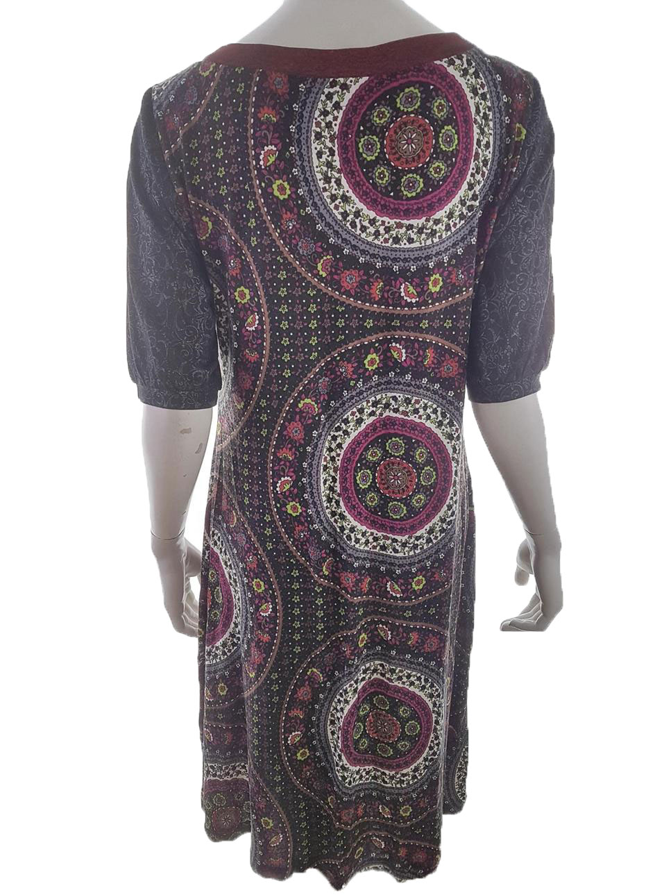 CONTAINER Rozmiar L Kolor Czarny Kwadratowy dekolt Sukienka Sheath Krótki rękaw Midi Materiał Rayon CONTAINER Rozmiar L Kolor Czarny Kwadratowy dekolt Sukienka Sheath Krótki rękaw Midi Materiał Rayon