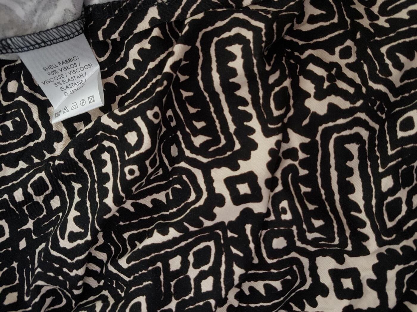 Flash Woman Rozmiar L Kolor Czarny W serek Sukienka Prostokątna Krótki rękaw Midi Materiał Wiskoza Flash Woman Rozmiar L Kolor Czarny W serek Sukienka Prostokątna Krótki rękaw Midi Materiał Wiskoza