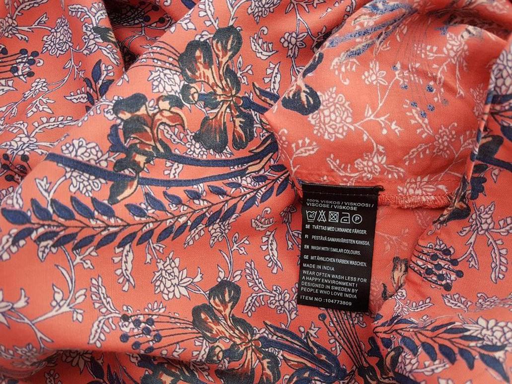Indiska Rozmiar XL Kolor Czerwony Drapowany dekolt Sukienka Prostokątna Bezrękawnik Midi Materiał Wiskoza 100% Indiska Rozmiar XL Kolor Czerwony Drapowany dekolt Sukienka Prostokątna Bezrękawnik Midi Materiał Wiskoza 100%