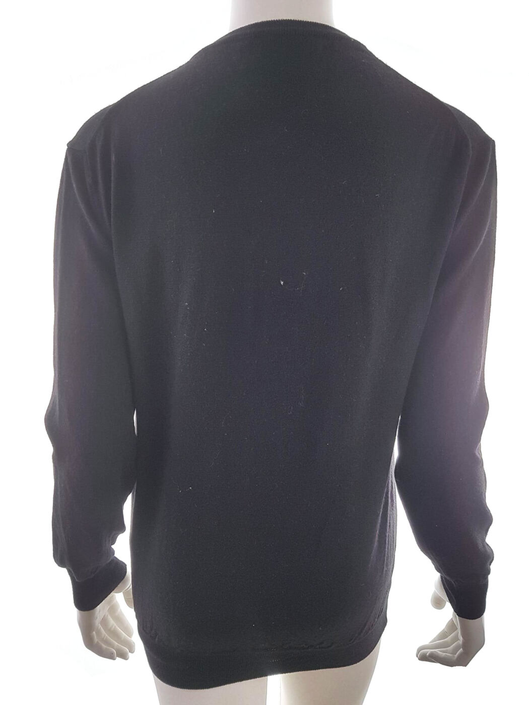 20190719_102346.jpg Paul Costelloe Rozmiar L Kolor Czarny W serek Sweter Długi rękaw Materiał Wełna Merino Cienka dzianina