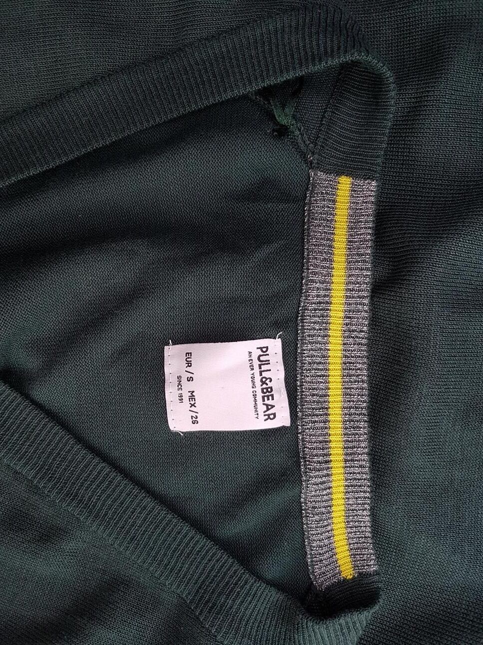 Pull and Bear Rozmiar S Kolor Zielony W serek Długi Zapinany Kardigan Długi rękaw Materiał Rayon Pull and Bear Rozmiar S Kolor Zielony W serek Długi Zapinany Kardigan Długi rękaw Materiał Rayon