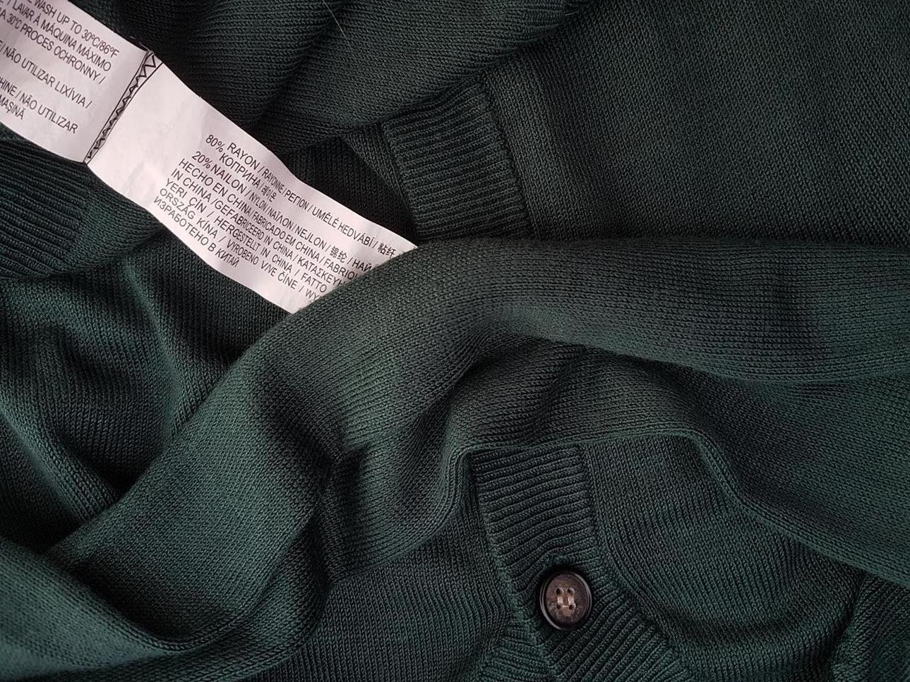 Pull and Bear Rozmiar S Kolor Zielony W serek Długi Zapinany Kardigan Długi rękaw Materiał Rayon Pull and Bear Rozmiar S Kolor Zielony W serek Długi Zapinany Kardigan Długi rękaw Materiał Rayon