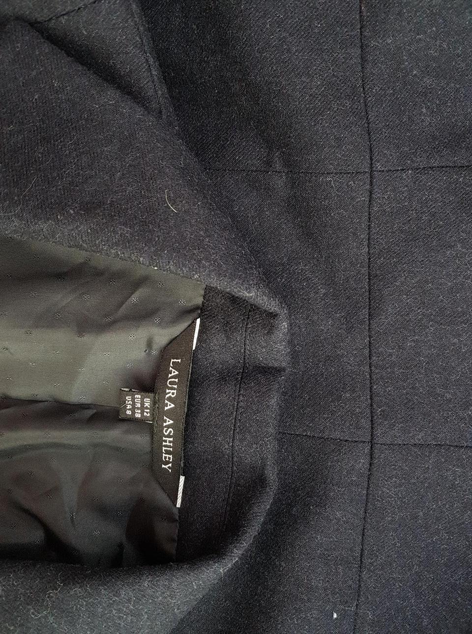 20190722_094214.jpg Laura ashley Rozmiar 38 Kolor Czarny Kołnierz Żakiet z zapięciem Długi rękaw Materiał Wełna