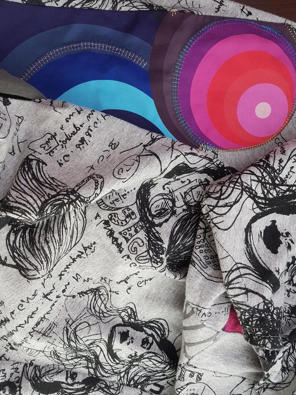 DESIGUAL Rozmiar XL Kolor Szary W serek Sukienka Sweterkowa Krótki rękaw Do Kolan DESIGUAL Rozmiar XL Kolor Szary W serek Sukienka Sweterkowa Krótki rękaw Do Kolan