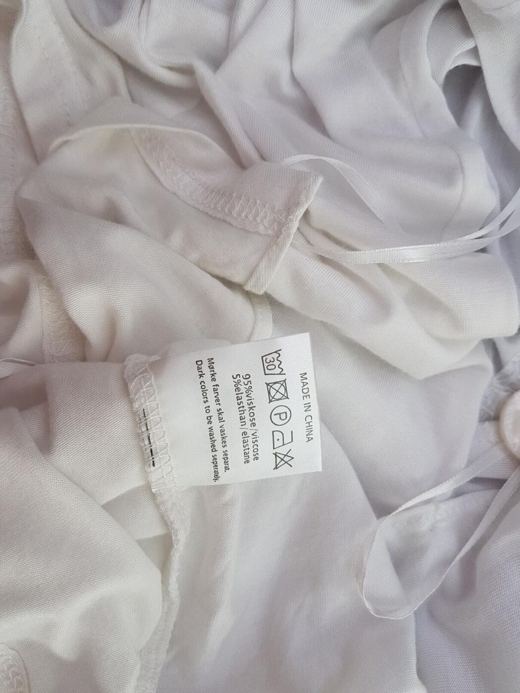 Free quent Rozmiar M Kolor Biały Drapowany dekolt Tunika Zapinana Bluzka Rękaw 3/4 Materiał Wiskoza Free quent Rozmiar M Kolor Biały Drapowany dekolt Tunika Zapinana Bluzka Rękaw 3/4 Materiał Wiskoza