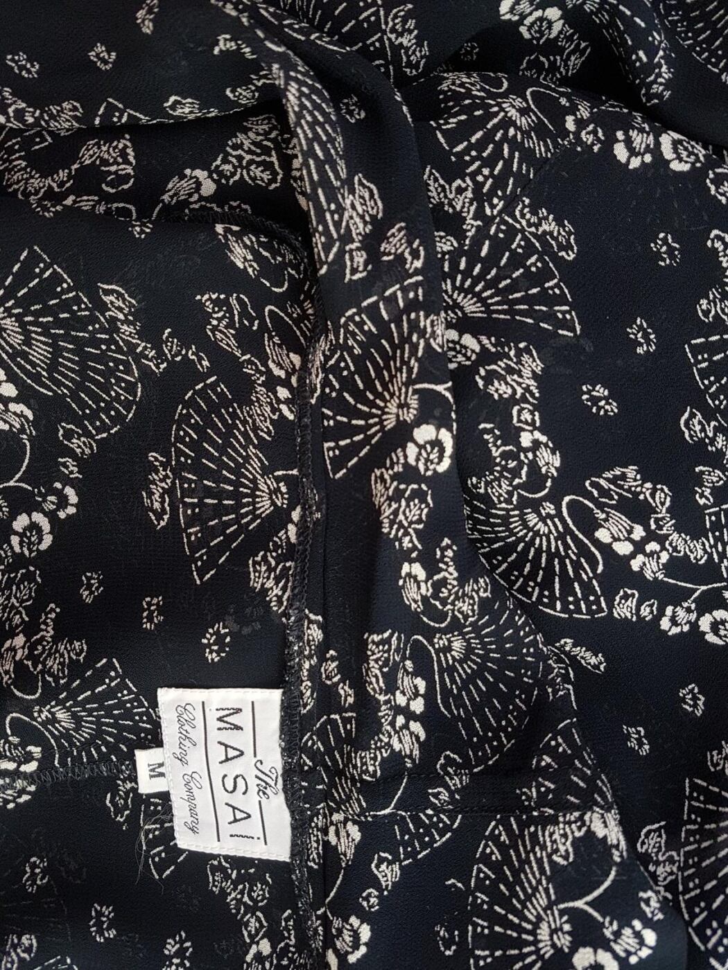 THE MASAI Rozmiar M Kolor Czarny W serek Tunika Bluzka Otwarta Długi rękaw Materiał Wiskoza THE MASAI Rozmiar M Kolor Czarny W serek Tunika Bluzka Otwarta Długi rękaw Materiał Wiskoza