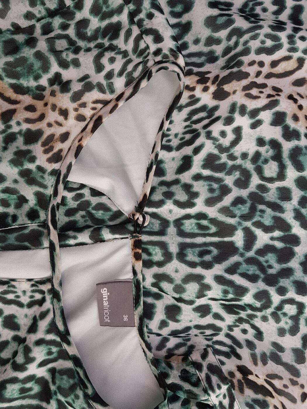 Gina Tricot Rozmiar 36 Panterka Keyhole Crew Neck Sukienka Sheath Długi rękaw Midi Gina Tricot Rozmiar 36 Panterka Keyhole Crew Neck Sukienka Sheath Długi rękaw Midi