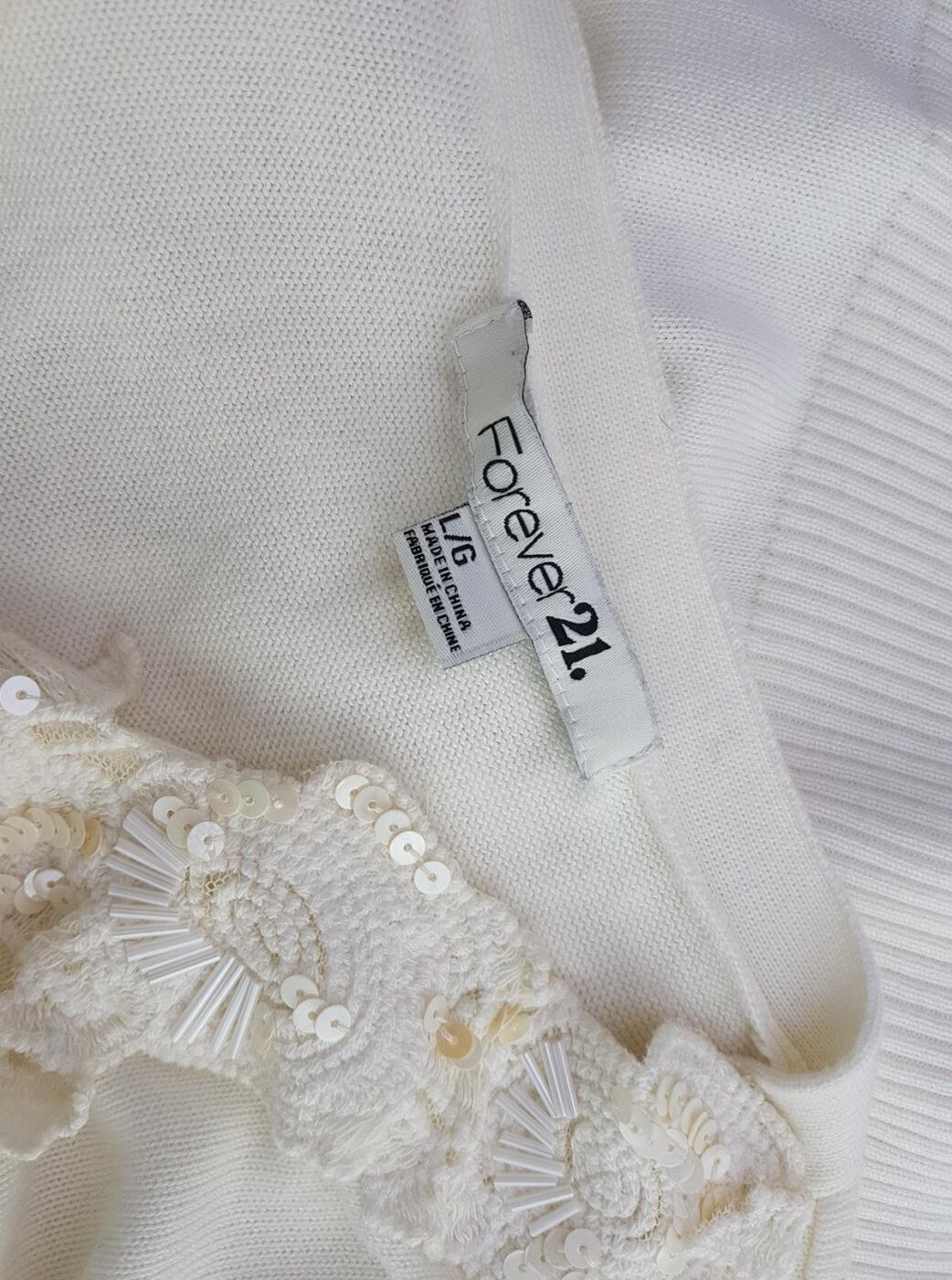 20190725_112128.jpg Forever 21 Rozmiar L Kolor Biały W serek Kardigan Zapinany Długi rękaw Materiał Wiskoza Cienka dzianina