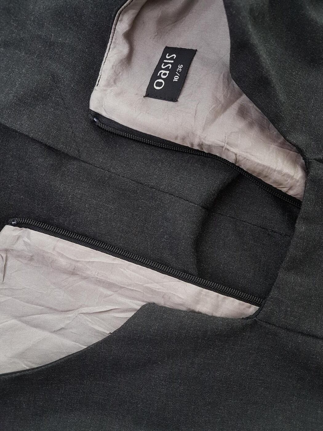 Oasis Rozmiar 36 Kolor Czarny Okrągły dekolt Sukienka Ołówkowa Bezrękawnik Midi Materiał Wiskoza Oasis Rozmiar 36 Kolor Czarny Okrągły dekolt Sukienka Ołówkowa Bezrękawnik Midi Materiał Wiskoza