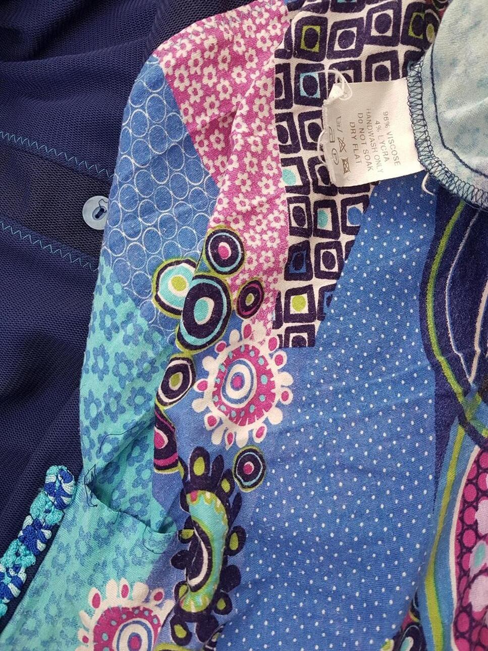 Via Veneto Rozmiar 40 Kolor Granatowy Geometryczny Okrągły dekolt Sukienka Mini Krótki rękaw Krótka Materiał Wiskoza Via Veneto Rozmiar 40 Kolor Granatowy Geometryczny Okrągły dekolt Sukienka Mini Krótki rękaw Krótka Materiał Wiskoza