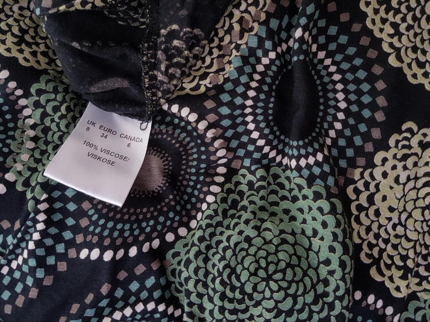 Planet Rozmiar 34 Kolor Czarny Geometryczny W serek Sukienka Zawijana Rękaw 3/4 Midi Materiał Wiskoza 100% Planet Rozmiar 34 Kolor Czarny Geometryczny W serek Sukienka Zawijana Rękaw 3/4 Midi Materiał Wiskoza 100%