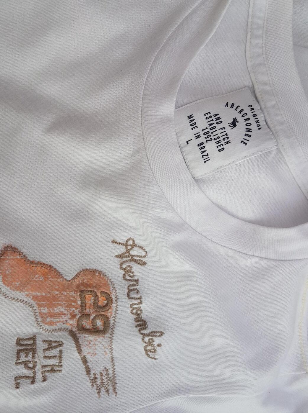 20190809_125237.jpg ABERCROMBIE & FITCH Rozmiar L Kolor Biały Crew Neck T-Shirt Krótki rękaw Materiał Bawełna 100%