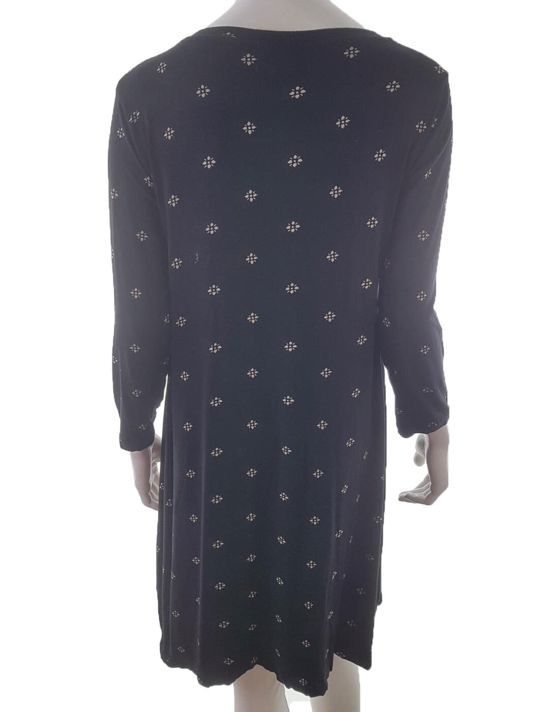 The Masai Rozmiar M Kolor Czarny Okrągły dekolt Sukienka Sweterkowa Rękaw 3/4 Midi Materiał Wiskoza The Masai Rozmiar M Kolor Czarny Okrągły dekolt Sukienka Sweterkowa Rękaw 3/4 Midi Materiał Wiskoza