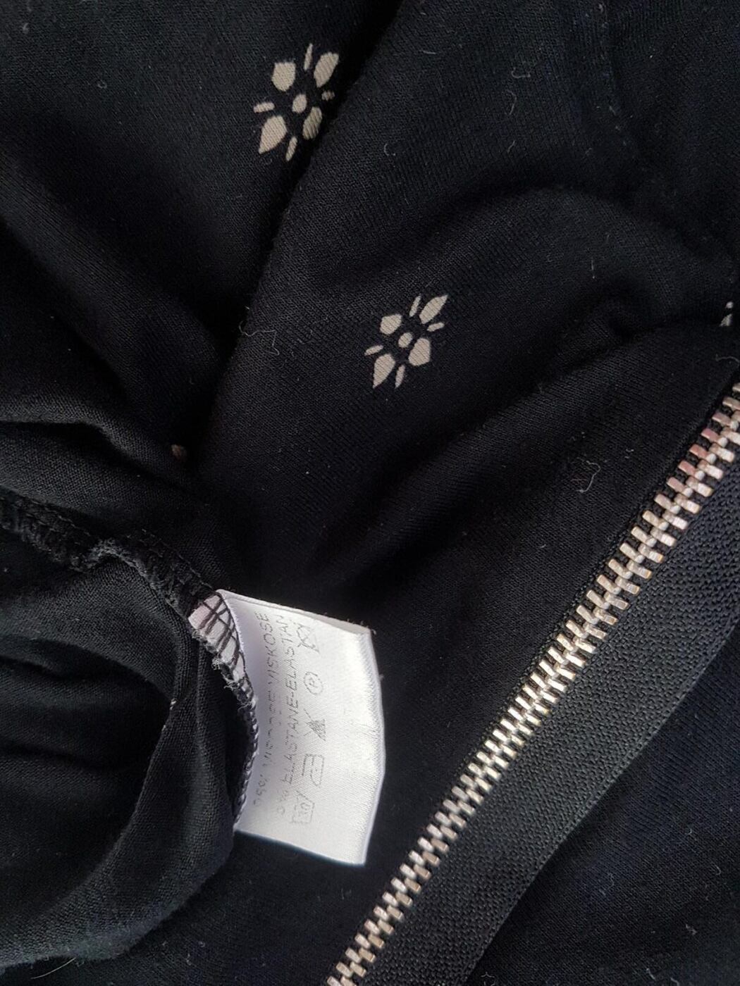The Masai Rozmiar M Kolor Czarny Okrągły dekolt Sukienka Sweterkowa Rękaw 3/4 Midi Materiał Wiskoza The Masai Rozmiar M Kolor Czarny Okrągły dekolt Sukienka Sweterkowa Rękaw 3/4 Midi Materiał Wiskoza
