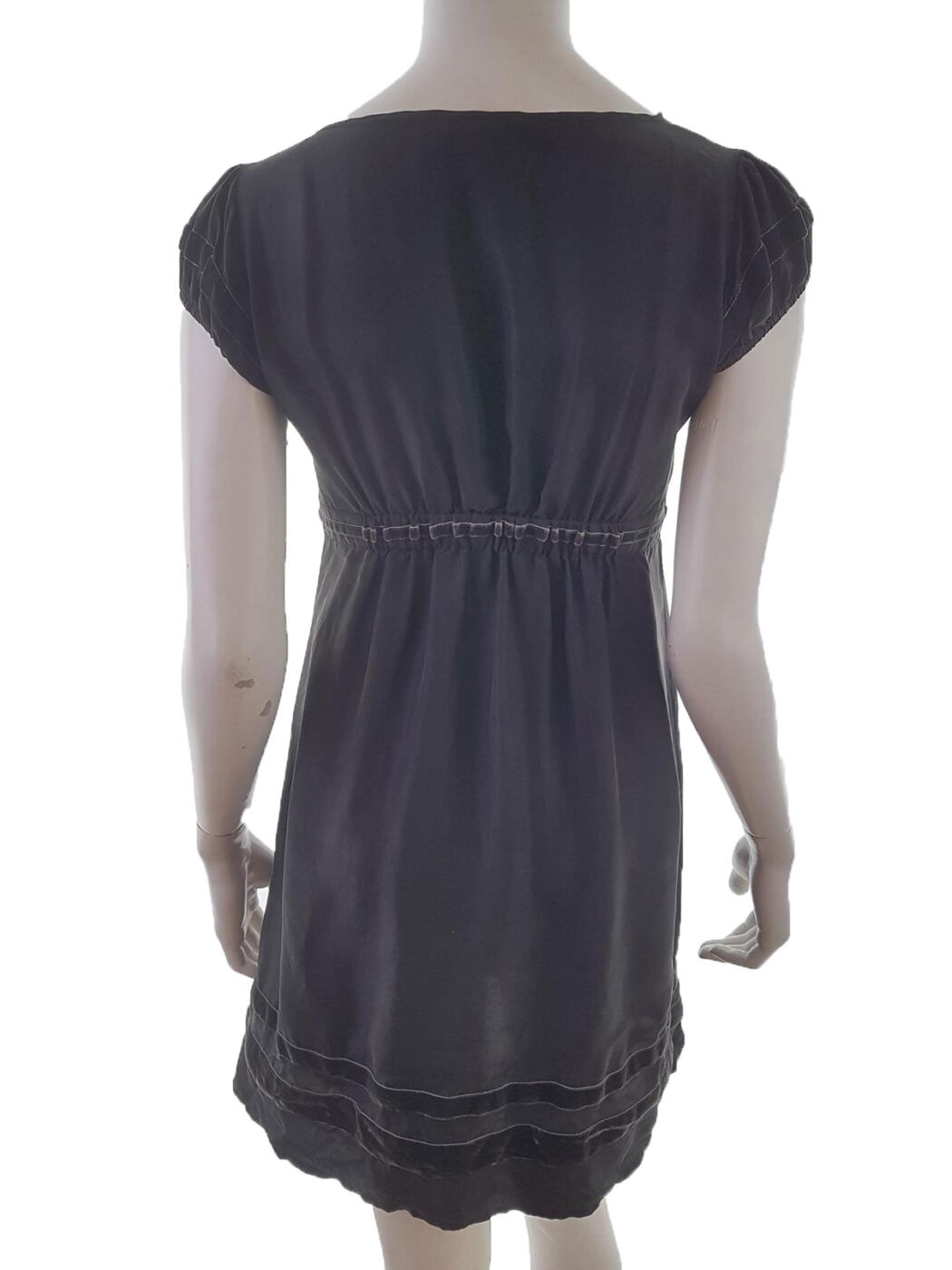 Miss selfridge Rozmiar 36 Kolor Czarny W serek Sukienka A-Line Krótki rękaw Do Kolan Materiał Jedwab Miss selfridge Rozmiar 36 Kolor Czarny W serek Sukienka A-Line Krótki rękaw Do Kolan Materiał Jedwab
