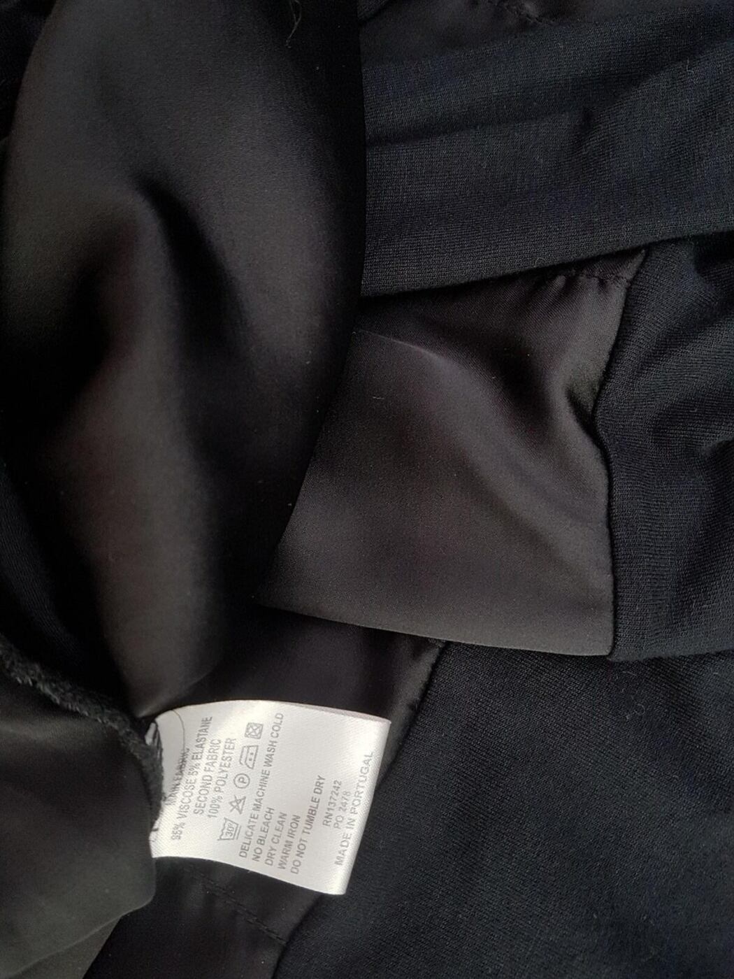 Ilse jacobsen hornbaek Rozmiar S Kolor Czarny W serek Sukienka Ołówkowa Długi rękaw Midi Materiał Wiskoza Ilse jacobsen hornbaek Rozmiar S Kolor Czarny W serek Sukienka Ołówkowa Długi rękaw Midi Materiał Wiskoza