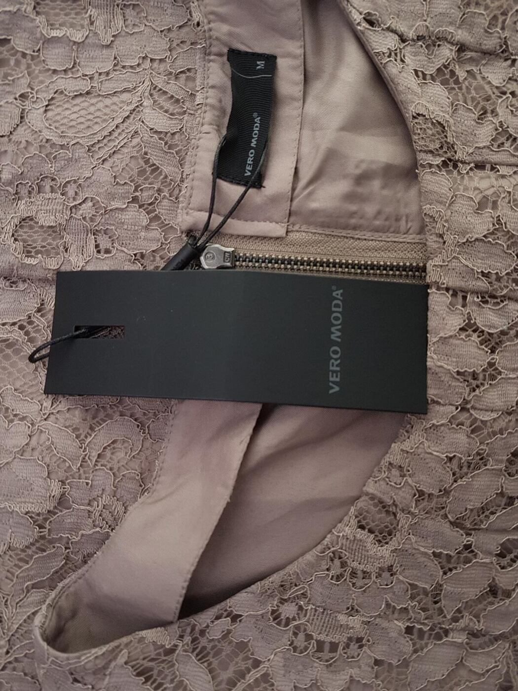 Vero moda Rozmiar M Kolor Beżowy Okrągły dekolt Sukienka A-Line Bezrękawnik Do Kolan Vero moda Rozmiar M Kolor Beżowy Okrągły dekolt Sukienka A-Line Bezrękawnik Do Kolan