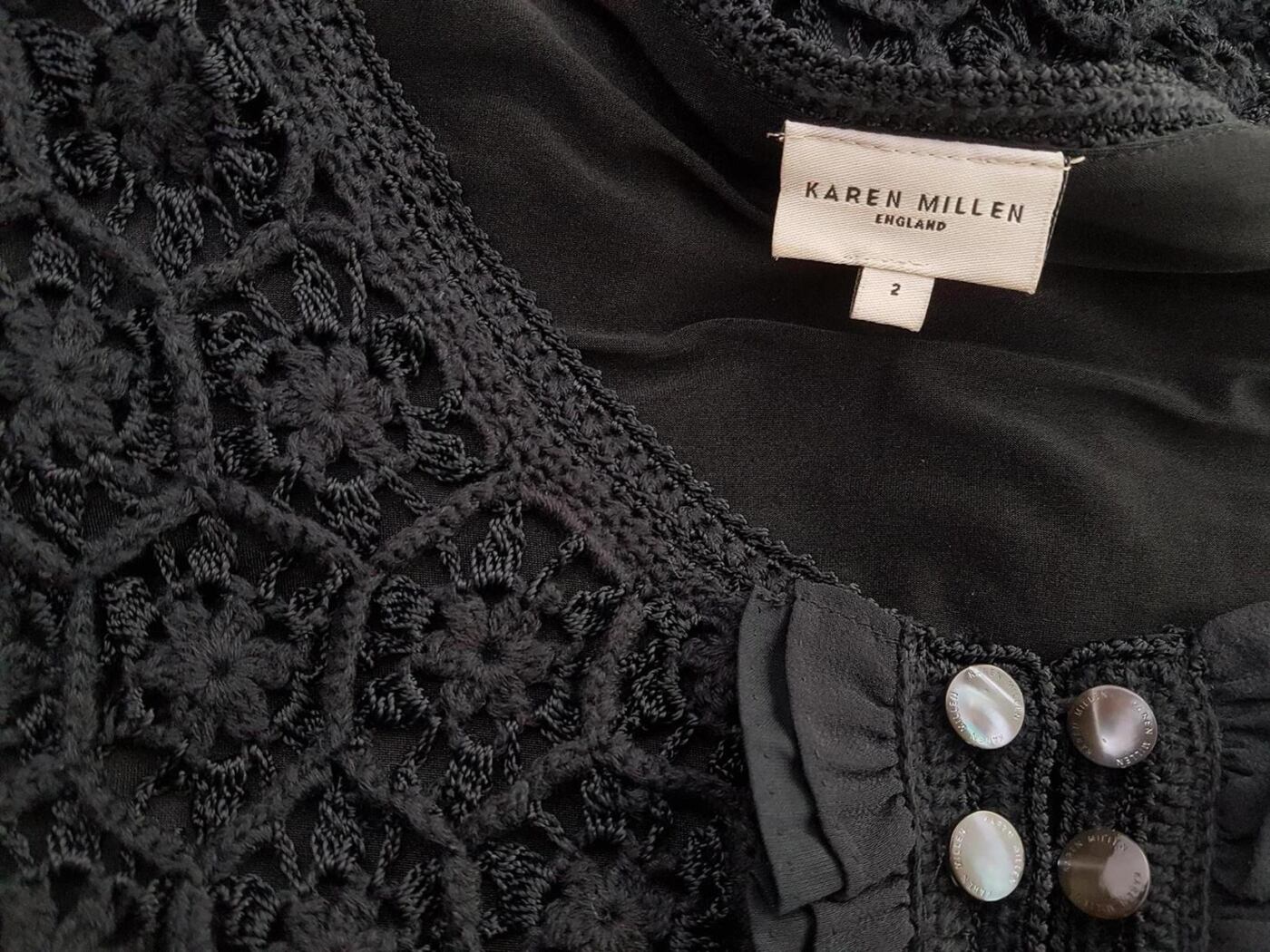KAREN MILLEN Rozmiar 2(S) Kolor Czarny Dekolt U Sukienka Sweterkowa Rękaw 3/4 Midi Materiał Wiskoza KAREN MILLEN Rozmiar 2(S) Kolor Czarny Dekolt U Sukienka Sweterkowa Rękaw 3/4 Midi Materiał Wiskoza