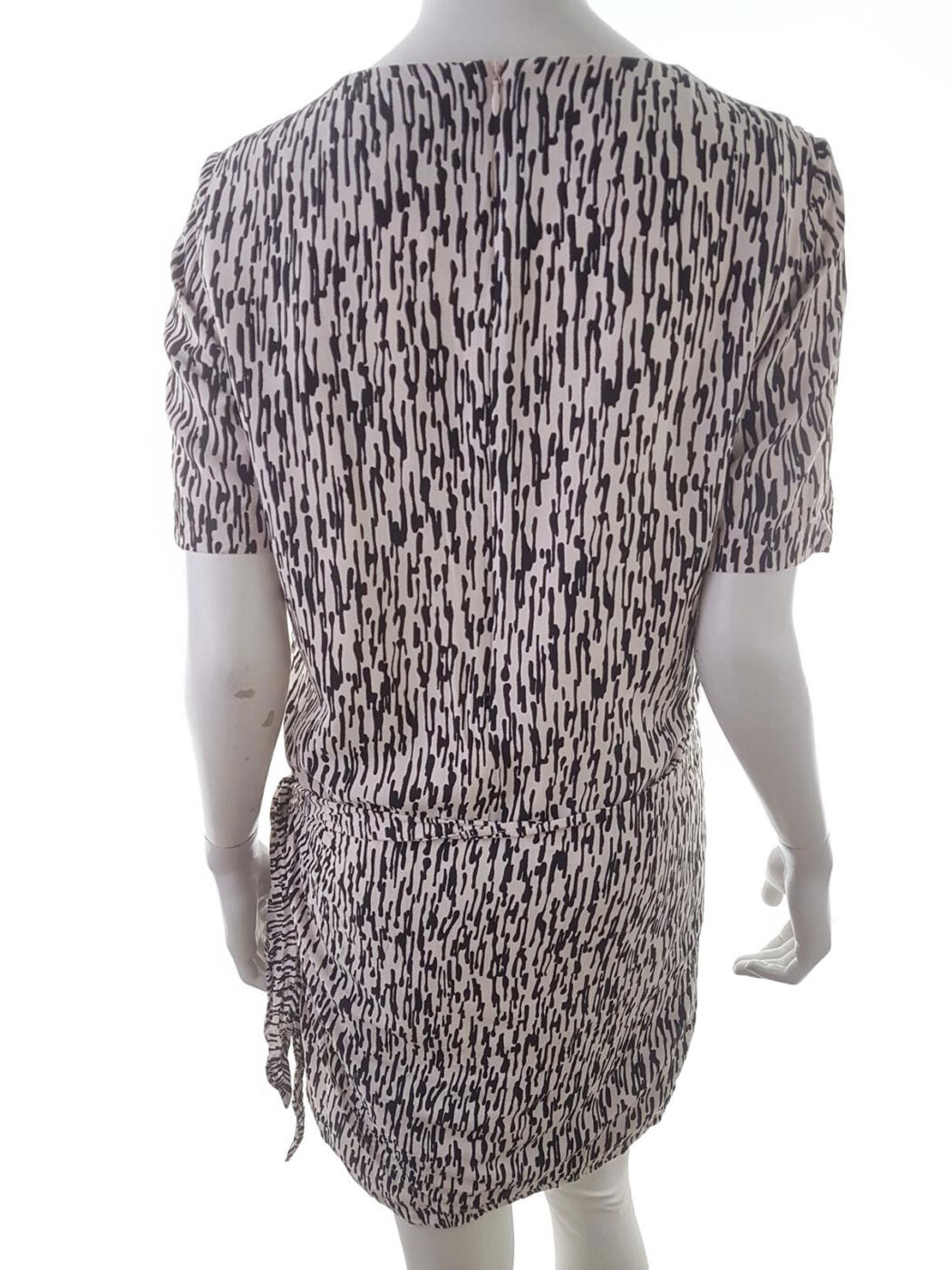Selected femme Rozmiar 38 Kolor Czarny Okrągły dekolt Sukienka Prostokątna Krótki rękaw Do Kolan Materiał Wiskoza 100% Selected femme Rozmiar 38 Kolor Czarny Okrągły dekolt Sukienka Prostokątna Krótki rękaw Do Kolan Materiał Wiskoza 100%