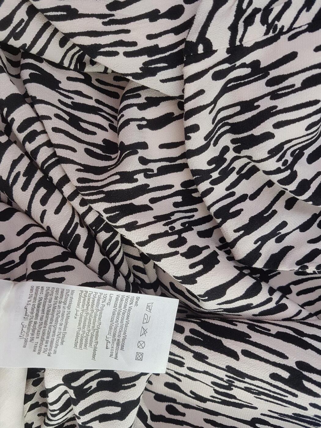 Selected femme Rozmiar 38 Kolor Czarny Okrągły dekolt Sukienka Prostokątna Krótki rękaw Do Kolan Materiał Wiskoza 100% Selected femme Rozmiar 38 Kolor Czarny Okrągły dekolt Sukienka Prostokątna Krótki rękaw Do Kolan Materiał Wiskoza 100%