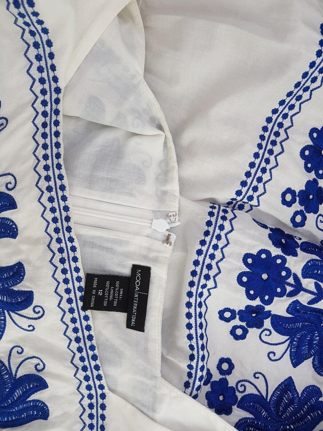 Moda International Rozmiar 40 Kolor Biały Kwadratowy dekolt Sukienka Prostokątna Rękaw 3/4 Do Kolan Materiał Bawełna