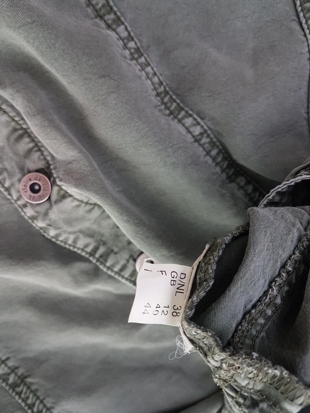 CLAIRE DK Rozmiar 38 Kolor Khaki Odkryte Ramiona Sukienka A-Line Bezrękawnik Midi CLAIRE DK Rozmiar 38 Kolor Khaki Odkryte Ramiona Sukienka A-Line Bezrękawnik Midi