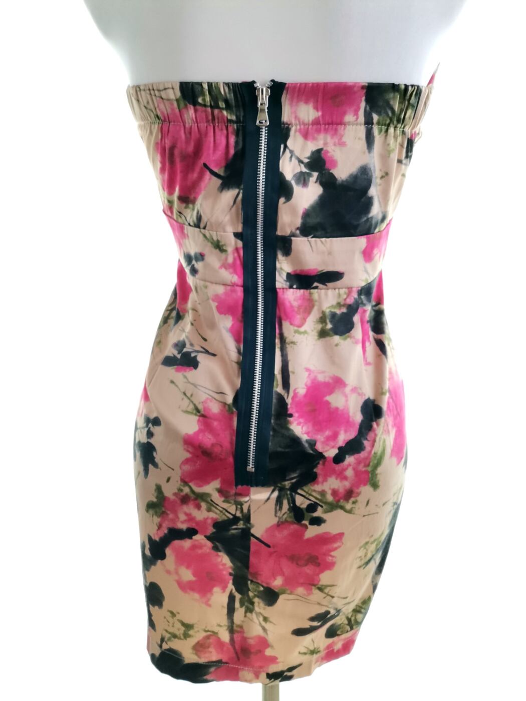 Tfnc London Rozmiar L Kolor Kolorowa Dekolt Serce Sukienka Bodycon Bezrękawnik Krótka Materiał Bawełna Tfnc London Rozmiar L Kolor Kolorowa Dekolt Serce Sukienka Bodycon Bezrękawnik Krótka Materiał Bawełna