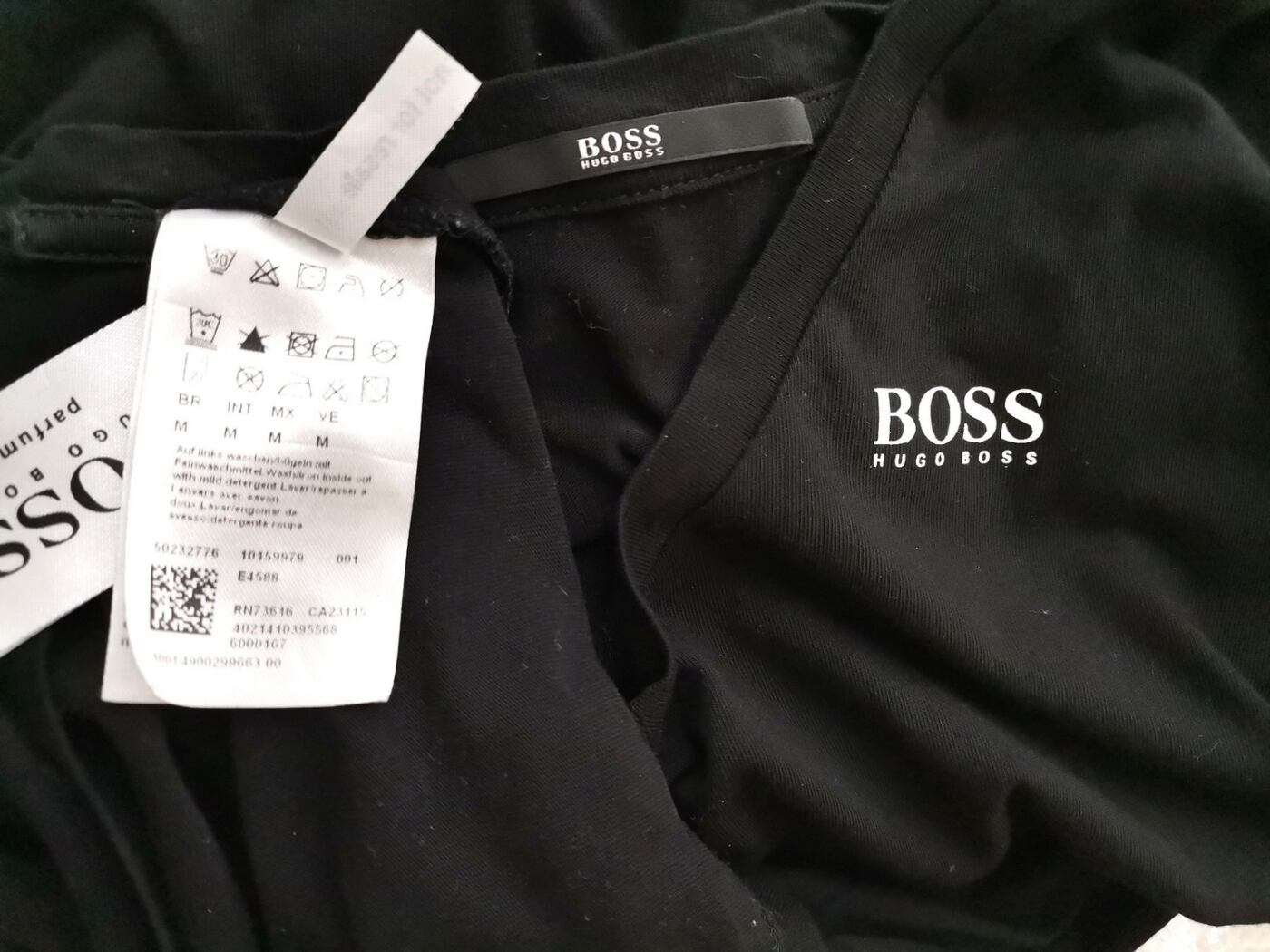 Hugo Boss Rozmiar M Kolor Czarny W serek Sukienka Bodycon Rękaw 3/4 Do Kolan Materiał Modal Hugo Boss Rozmiar M Kolor Czarny W serek Sukienka Bodycon Rękaw 3/4 Do Kolan Materiał Modal