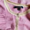 Brooks Brothers Rozmiar XL Kolor Różowy Crew Neck Kardigan Zapinany Długi rękaw Materiał Wełna Merino Cienka dzianina