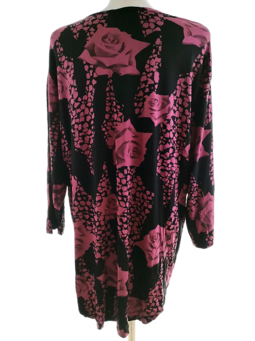 Vintage Rozmiar 46 Kolor Czarny Okrągły dekolt Tunika Bluzka Rękaw 3/4 Materiał Wiskoza Vintage Rozmiar 46 Kolor Czarny Okrągły dekolt Tunika Bluzka Rękaw 3/4 Materiał Wiskoza