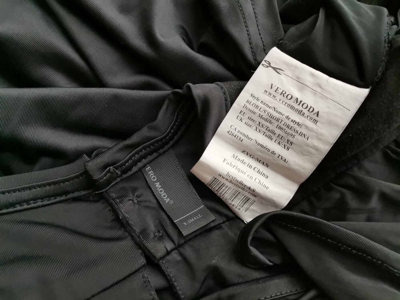 Vero moda Rozmiar XS Kolor Czarny Drapowany dekolt Sukienka Ołówkowa Długi rękaw Do Kolan Vero moda Rozmiar XS Kolor Czarny Drapowany dekolt Sukienka Ołówkowa Długi rękaw Do Kolan