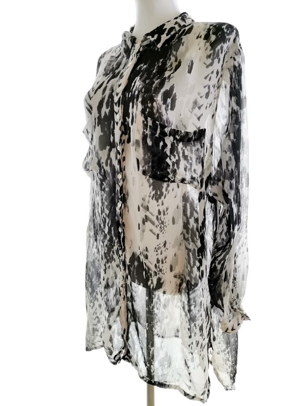 Carmakoma Rozmiar S oversize Kolor Szary Panterka Kołnierz Tunika Zapinana Bluzka Długi rękaw Materiał Wiskoza 100% Carmakoma Rozmiar S oversize Kolor Szary Panterka Kołnierz Tunika Zapinana Bluzka Długi rękaw Materiał Wiskoza 100%