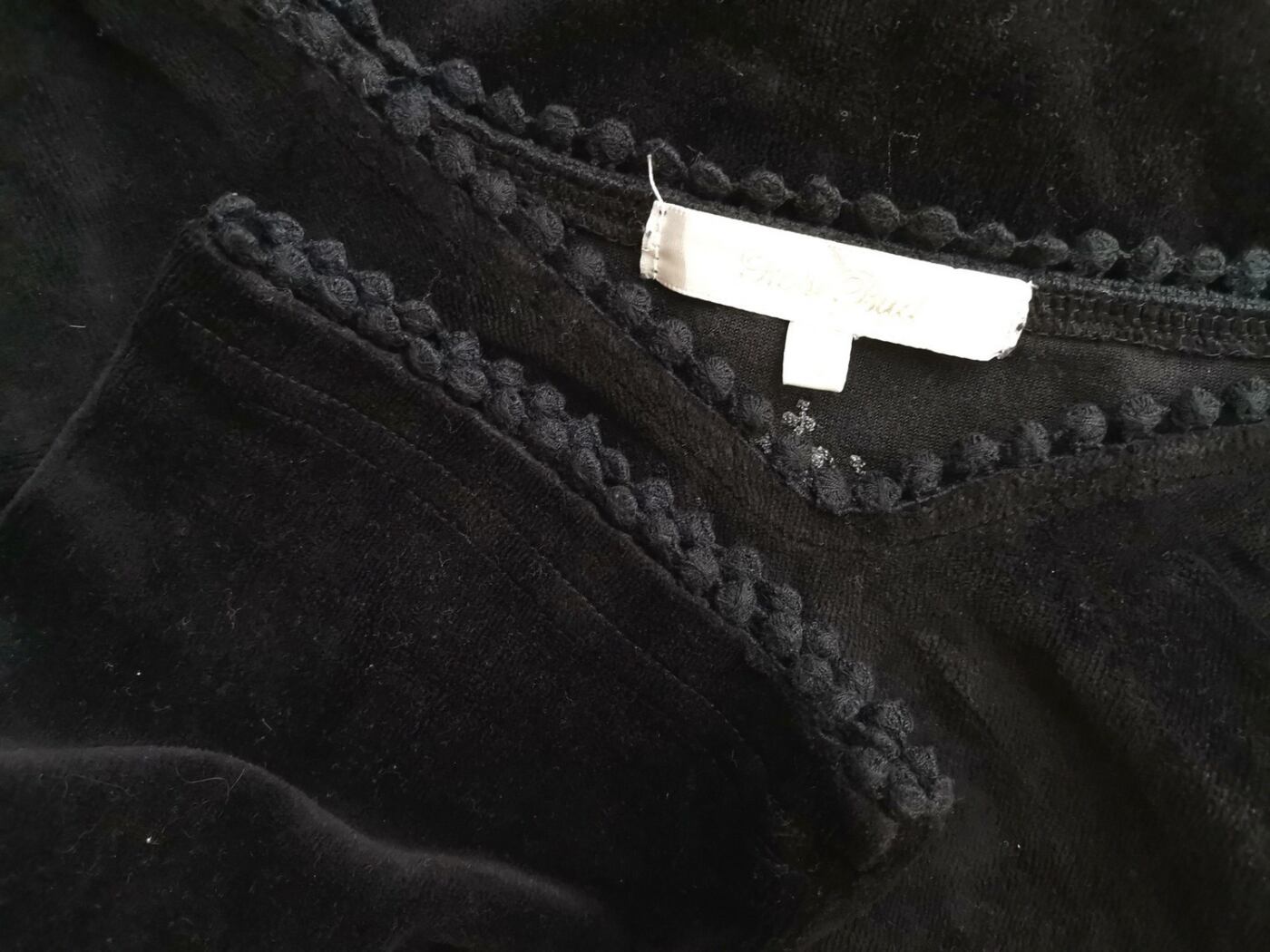 Rosebud Rozmiar S Kolor Czarny W serek Sukienka Mini Rękaw 3/4 Krótka Materiał Bawełna Rosebud Rozmiar S Kolor Czarny W serek Sukienka Mini Rękaw 3/4 Krótka Materiał Bawełna
