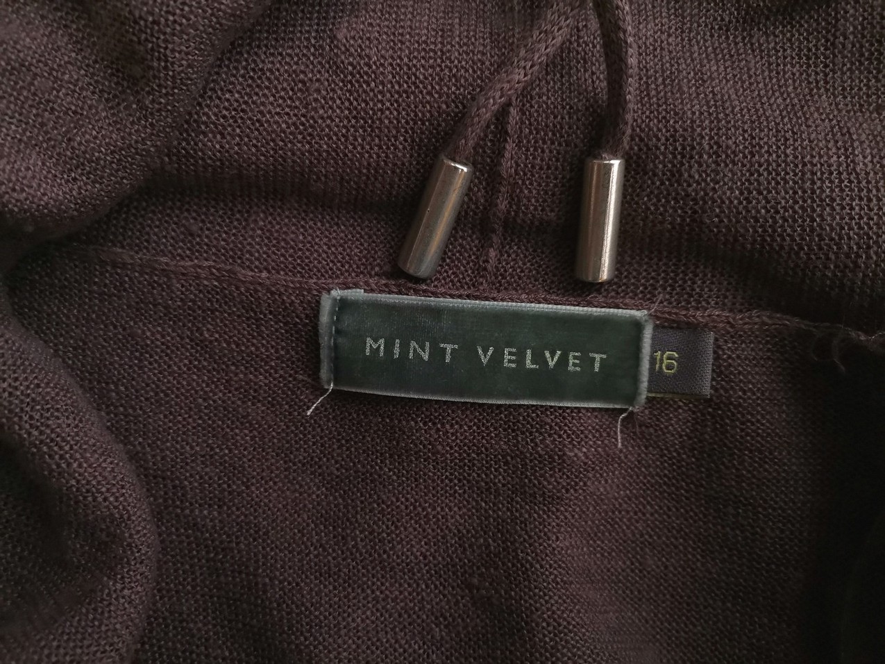 Mint Velvet Rozmiar 16 (44) Kolor Brązowy Głęboki Serek Tunika Wiązana z Przodu Bluzka Bezrękawnik Materiał Len 100% Mint Velvet Rozmiar 16 (44) Kolor Brązowy Głęboki Serek Tunika Wiązana z Przodu Bluzka Bezrękawnik Materiał Len 100%