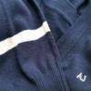 ARMANI JEANS Rozmiar 34-38 Kolor Granatowy W serek Kardigan Zapinany Długi rękaw Materiał Bawełna 100% Cienka dzianina