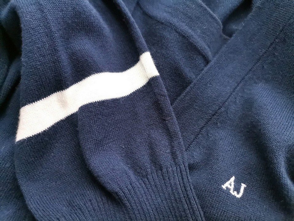 ARMANI JEANS Rozmiar 34-38 Kolor Granatowy W serek Kardigan Zapinany Długi rękaw Materiał Bawełna 100% Cienka dzianina