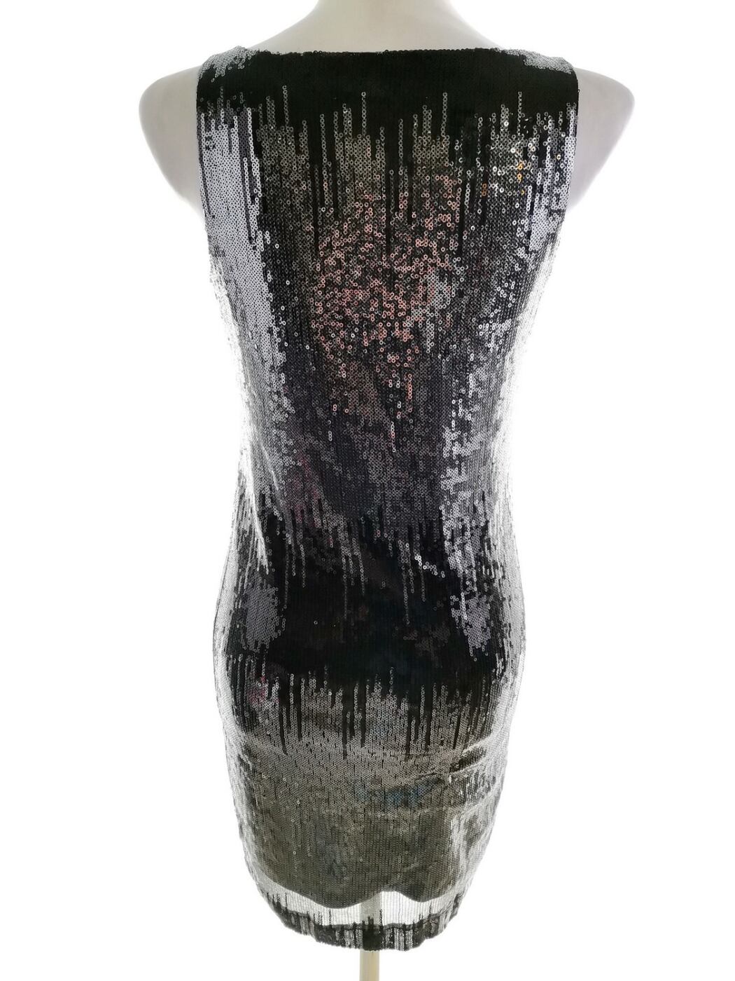 Voice of Europe Rozmiar S Kolor Czarny Dekolt U Sukienka Bodycon Bezrękawnik Krótka Voice of Europe Rozmiar S Kolor Czarny Dekolt U Sukienka Bodycon Bezrękawnik Krótka