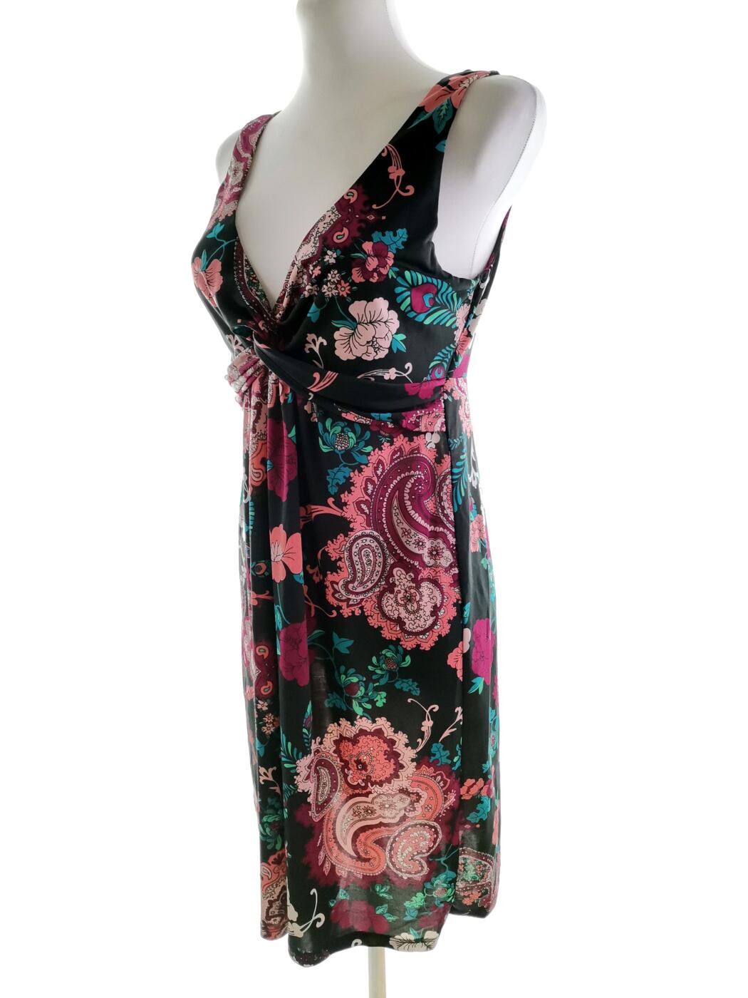 Gina Tricot Rozmiar M Kolor Czarny W serek Sukienka Letnia Bezrękawnik Do Kolan Gina Tricot Rozmiar M Kolor Czarny W serek Sukienka Letnia Bezrękawnik Do Kolan