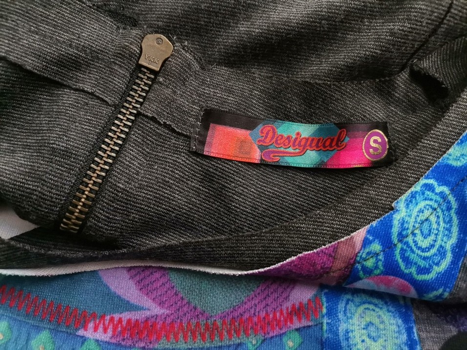 DESIGUAL Rozmiar S Kolor Szary Okrągły dekolt Sukienka Sweterkowa Krótki rękaw Do Kolan DESIGUAL Rozmiar S Kolor Szary Okrągły dekolt Sukienka Sweterkowa Krótki rękaw Do Kolan