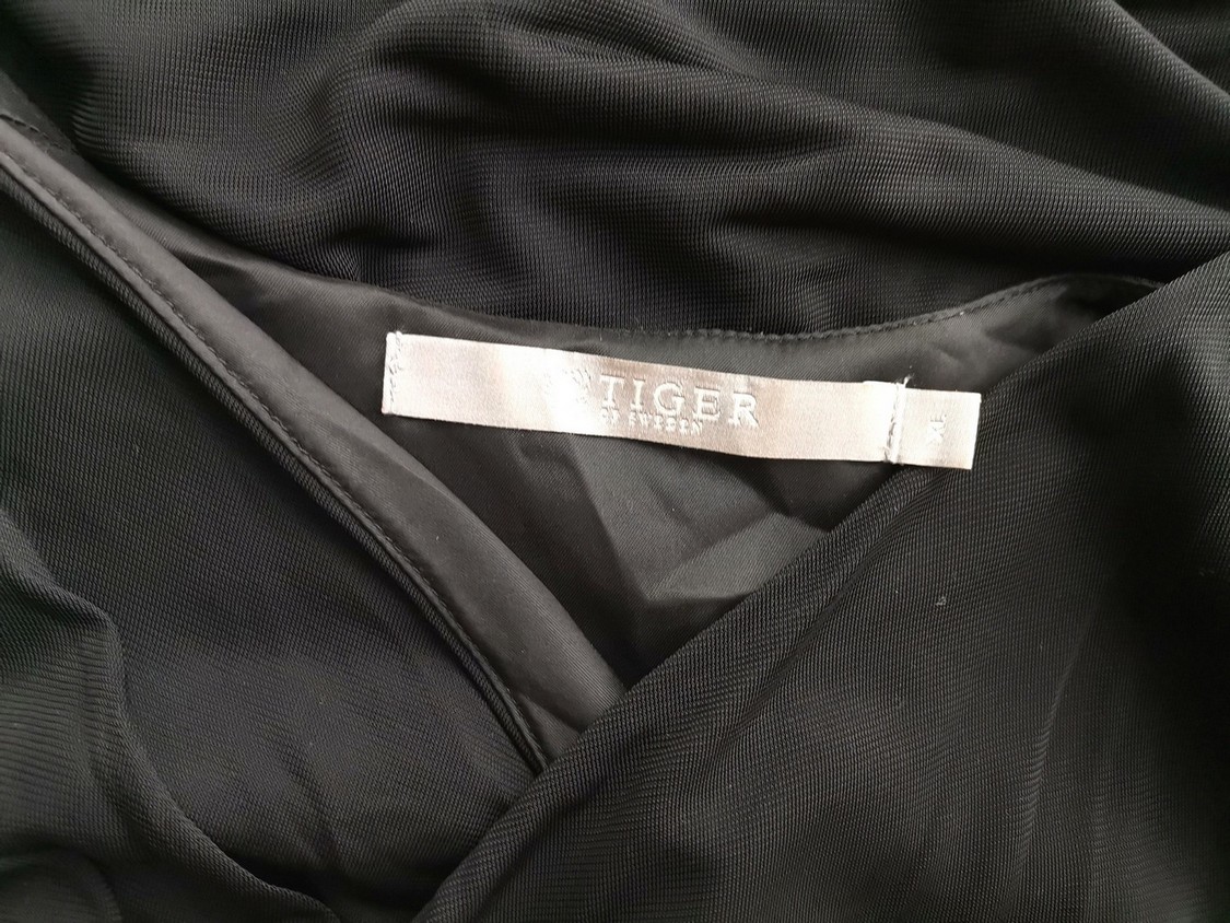 Tiger of Sweden Rozmiar XL Kolor Czarny W serek Sukienka Zawijana Krótki rękaw Midi Materiał Wiskoza 100% Tiger of Sweden Rozmiar XL Kolor Czarny W serek Sukienka Zawijana Krótki rękaw Midi Materiał Wiskoza 100%